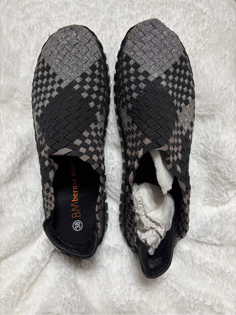 bernie mev. Women's Black and Gray Woven Slip-On Flats size US 7. EU 38 NEW